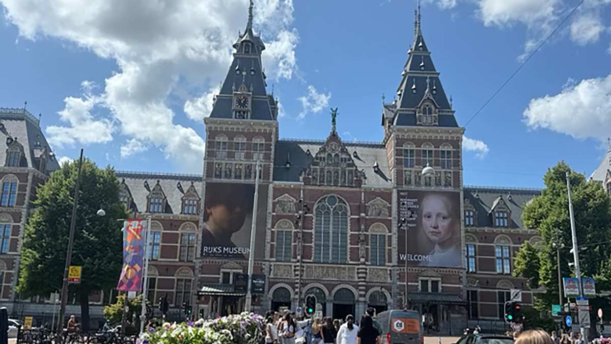 Amsterdam—BICYCLE-TOWN-1200px